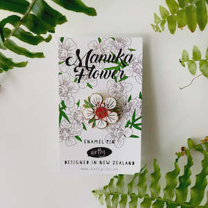 Enamel pin | Manuka Flower