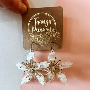 Taonga Puawai: Taonga Puāwai | Houhere