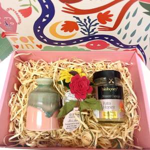 Gift Boxes Corporate Gifting: Little Beehive Gift Box | Honey & Flowers