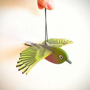 C H R I S T M A S: Mini hanging bird | Silvereye/waxeye