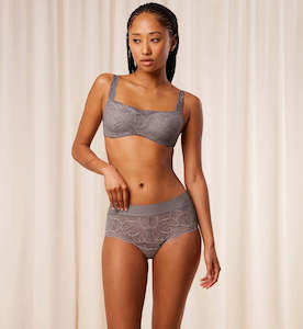 Triumph Body Make-Up Illusion Lace Shorty Brief (Pigeon Grey)