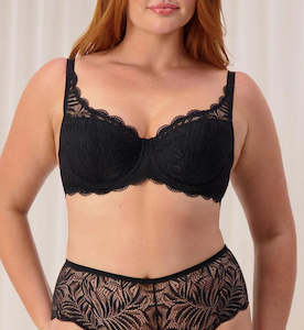 Bras: Triumph  Essential Lace Balconette Bra WHP (Black)