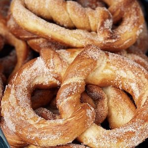 Products: Cinnamon sugar pretzel – Little Bread Loaf