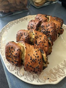 Mini frozen pesto, spinach and feta scrolls (pack of 4) – Little Bread Loaf