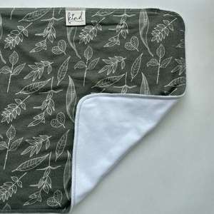 Products: Trifold Booster – Leaf you a lot – Little Butt Kind