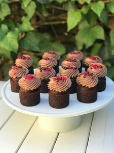 Products: Mini Cakes Hello Delicious