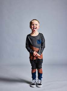 Boys: PICK POCKET LONGSLEEVE - Iron Marle/Clay