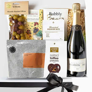 Gourmet Food Alcohol Gift Boxes: The Showstopper