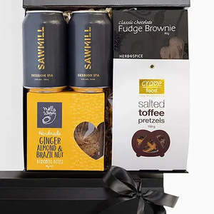 Gourmet Food Alcohol Gift Boxes: Snack Attack