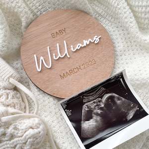 Announcement disc: Wooden Pregnancy Announcement Disc - Script