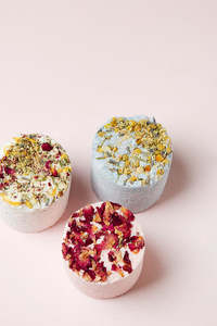 Frontpage: Botanical Bath Bomb