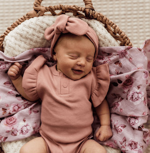 Baby Shower: Snuggle Hunny Kids | Short Sleeve Bodysuit, Rose