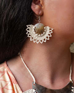 Rito Accessories: Cook Islands Handmade Rito Smooth Earrings in Natural