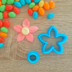 Wedding Engagement Fondant Stamps: Pointed Petal (Medium) Flower 2 Piece Cutter Set