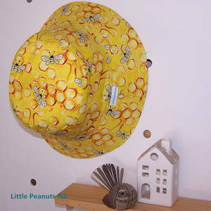 Sunhats: Bucket Hat - Yellow Bees
