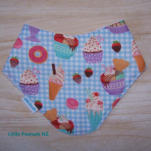 Baby Toys Gifts: Cake Shop Bib