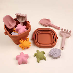 Beach Toys: Te Rā  Foldable Beach Bucket Toy Set