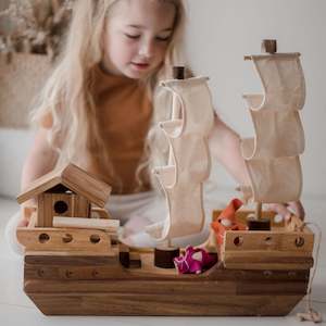Wooden Toys: Q toys Wooden Pirate Ship