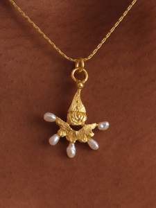 Necklaces: The Pierrot 55 Chain