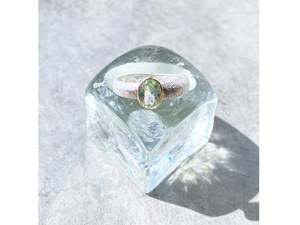 Rachel Lambert: Reticulated silver band green amethyst ring