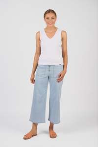 Products: Knewe Vista Tank White