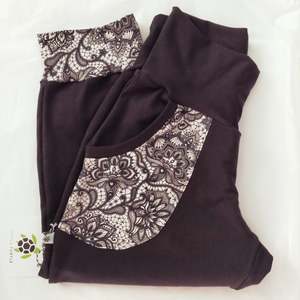 Womans Ready To Post Clothes: RTS** Sz 14 Woman's Black 3/4 Joggers With Lace Pockets!