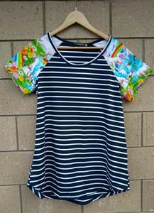 Sz 16/18 Woman's Raglan Tee Unicorn*