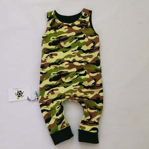 Grow With Me Size Medium 3 18m: Camo 'Grow With Me' Romper Med 3-12m