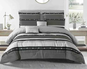 BRAND NEW 7 OVERSIZED piece printed comforter set
