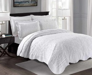 Products: Classic White Luxury Bedspread With Scalloped Edge
