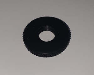 Konig Meyer Spare Parts: K&M - 03-31-556-15 - Aluminum knurled threaded disc [black] for end of mic and booms - 5/8".