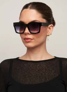 Accessories: Otra Alba Black/Smoke Fade