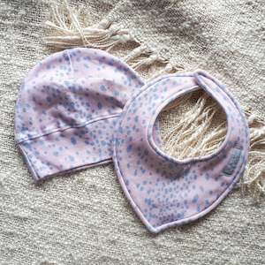 Stock Take Clearance: Giftset - Beanie and Bib - 3-6 months