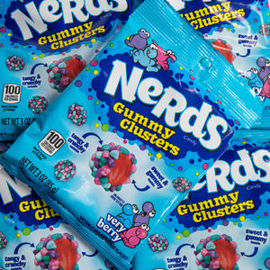 Novelty Lollies: Nerds Clusters Berry Peg Bag 85g