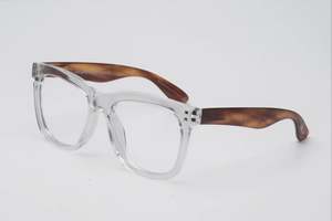 Accessories: 11am Crystal Brown Readers