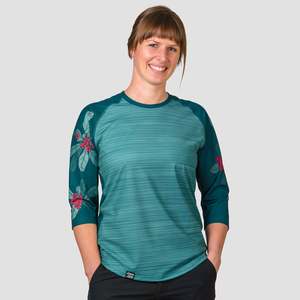 Karo: Women's Stack 3/4 Sleeve Karo Crew