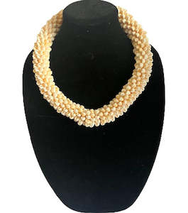 Ula Necklaces: LEI Shell Necklace