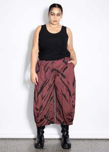Outlet - Curve Pleat Pant - Raisin
