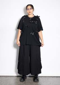 Last Ones M & L - Bow Tee - Black