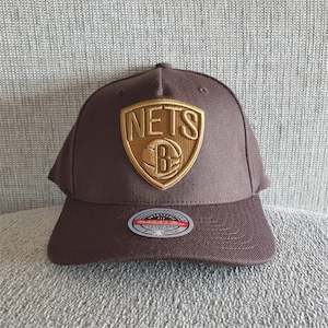 MITCHELL & NESS NETS SNAPBACK - BROWN/GOLD