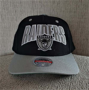 Accessories: MITCHELL & NESS RAIDERS SNAPBACK - GREY/BLACK