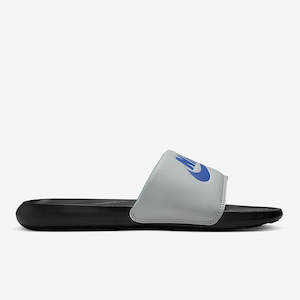 Nike: NIKE VICTORI ONE SLIDE - SMOKE GREY/GAME ROYAL/BLACK
