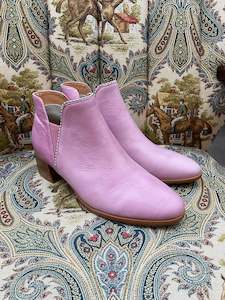 Shoes: Bresley Boots