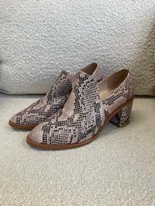 Shoes Preloved: Bresley Shoes