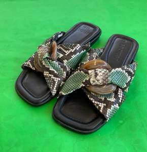 Shoes Preloved: an hour and a shower