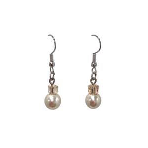 Eternal Pearls: Pearl Square Bead Drop Earring