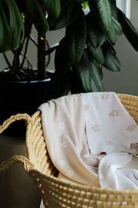 New L O Classic Blanket: Reversible Daisy Cotton Blanket