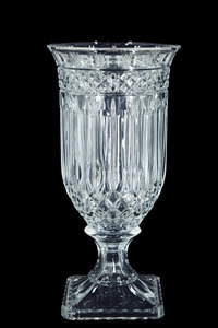 Deluxe Clear Cut Glass K9 Table Vase
