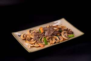 M39 - STIR FRIED SIRLON BEEF & WHITE MUSHROOM