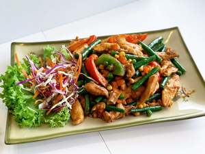 M7. STIR FRIED CHICKEN WITH THAI SAUCE